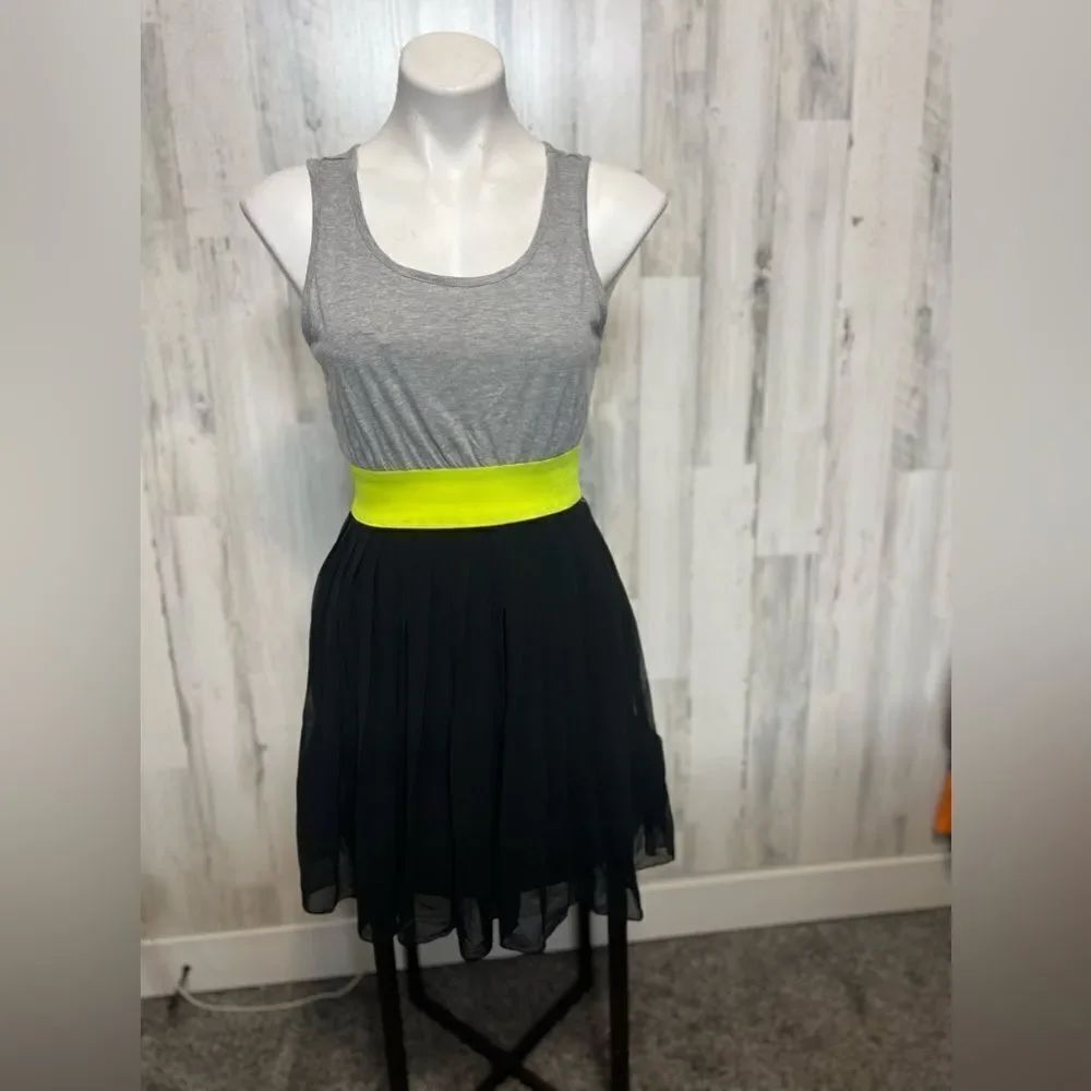 Gray and black dress - Picture 2 of 6